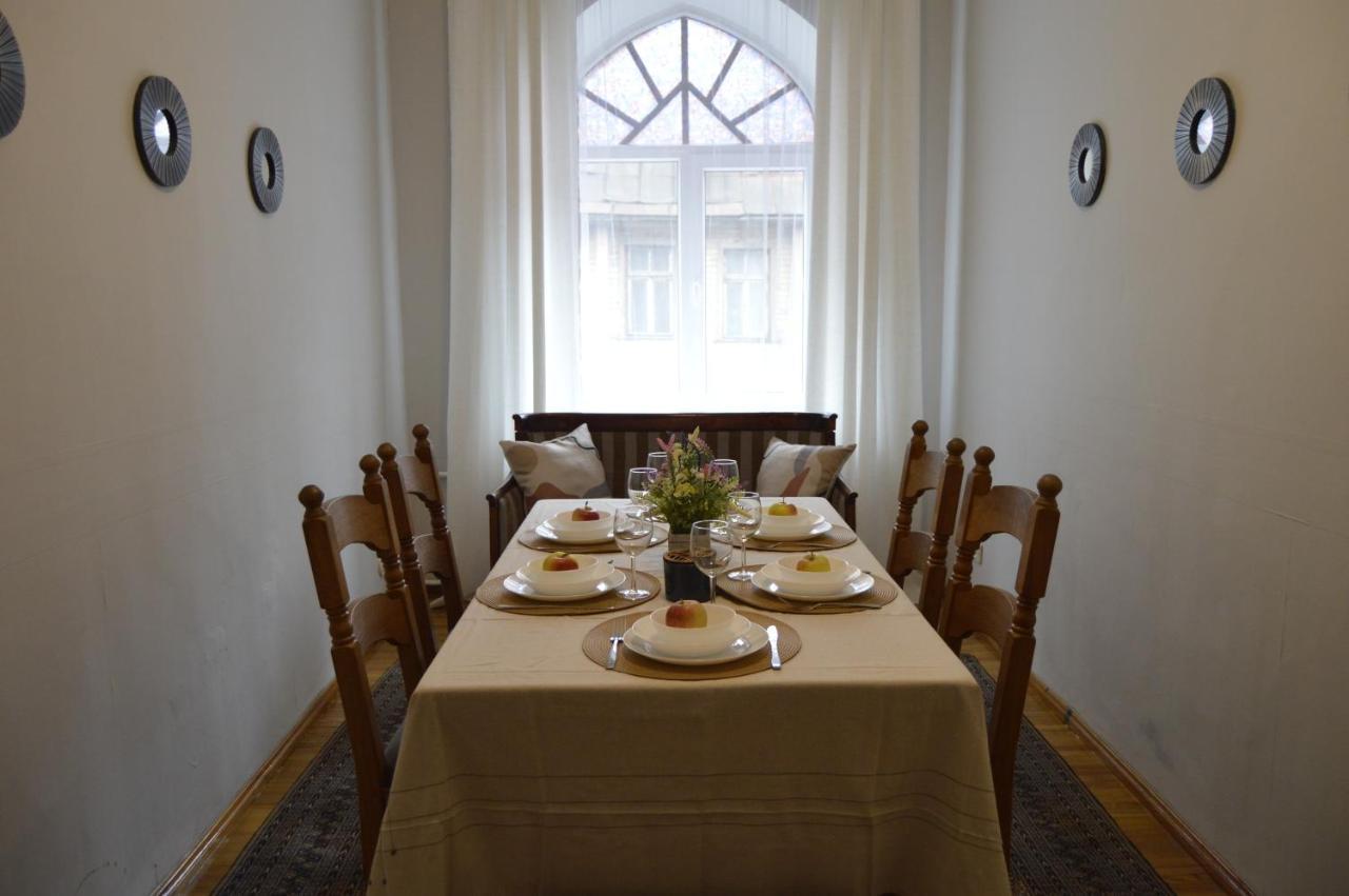 Unique Spacious Classic 3 Bedroom Midtown Apartment ! Billiard Room ! Рига Экстерьер фото