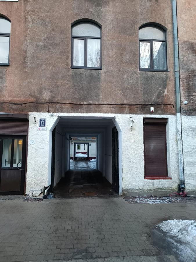 Unique Spacious Classic 3 Bedroom Midtown Apartment ! Billiard Room ! Рига Экстерьер фото